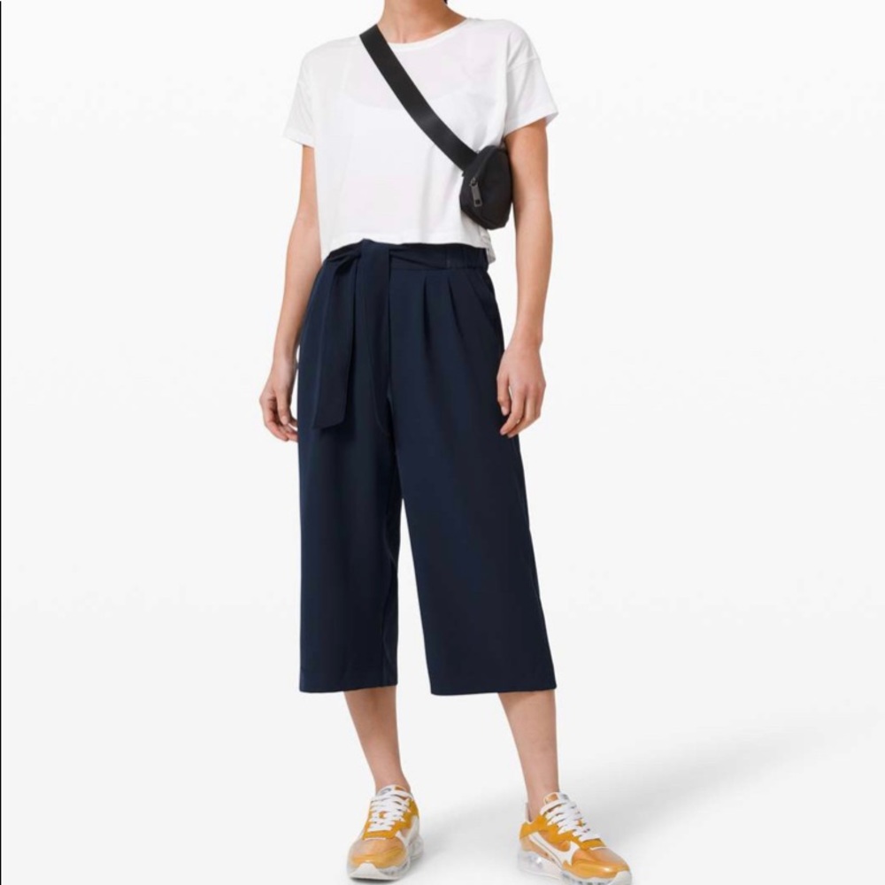 Lululemon Noir Crop like new
